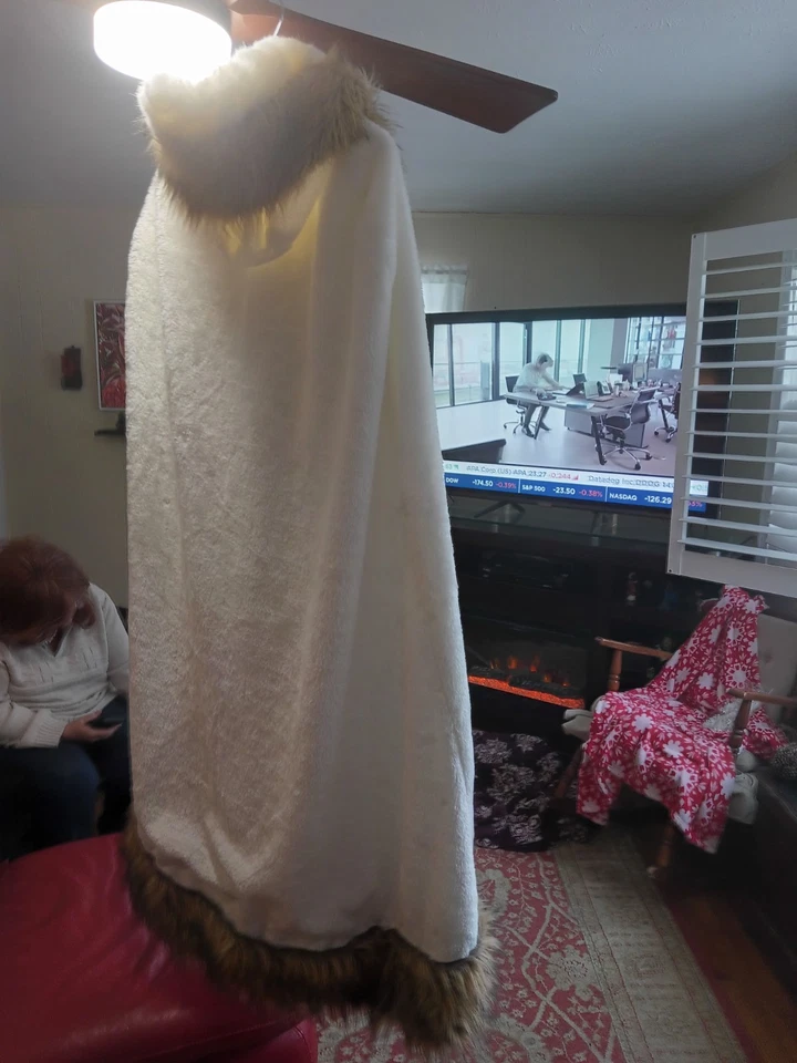 Impresionante capa de Santa con ribete de piel Foto 2 de 4