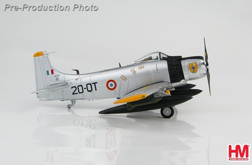 Douglas AD-4 Skyraider Armee de l'Air Boufarik Algeria 1961 Hobby Master HA2916 - Bild 5 von 5