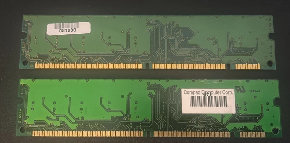 Hyundai HYM7V641601TFG-10 2x16MB(32mb) PC100  non-ECC CL2 168-Pin DIMM - Image 2 of 2