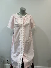 Vtg.  Smart Time Housedress 1960s Pink/ Embroidered &Lace. Sz 14. Snap/ Pockets