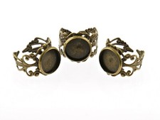 4 verzierte Ringrohlinge in antik Bronze mit Fassung für 12 mm Cabochons