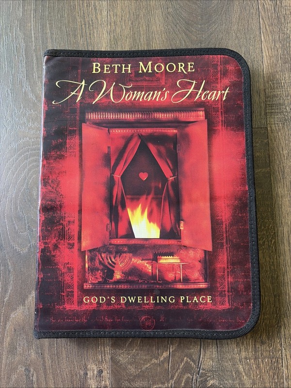 Beth Moore A Woman's Heart 10 Audio CD's & Zippered Case Set
