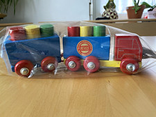 HEROS Holzspielzeug LKW/Lastwagen mit Anh&auml;nger & Holzkl&ouml;tzen, bunt