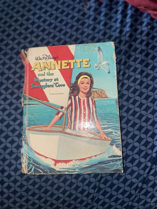 Disney Annette and the Mystery at Smugglers' Cove Book 1963