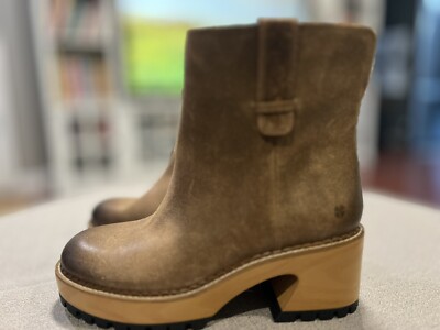 SIZE 8 - Lucky Brand Women s Rhoslyn Platform Lug Sole Boots Color: Bark Suede