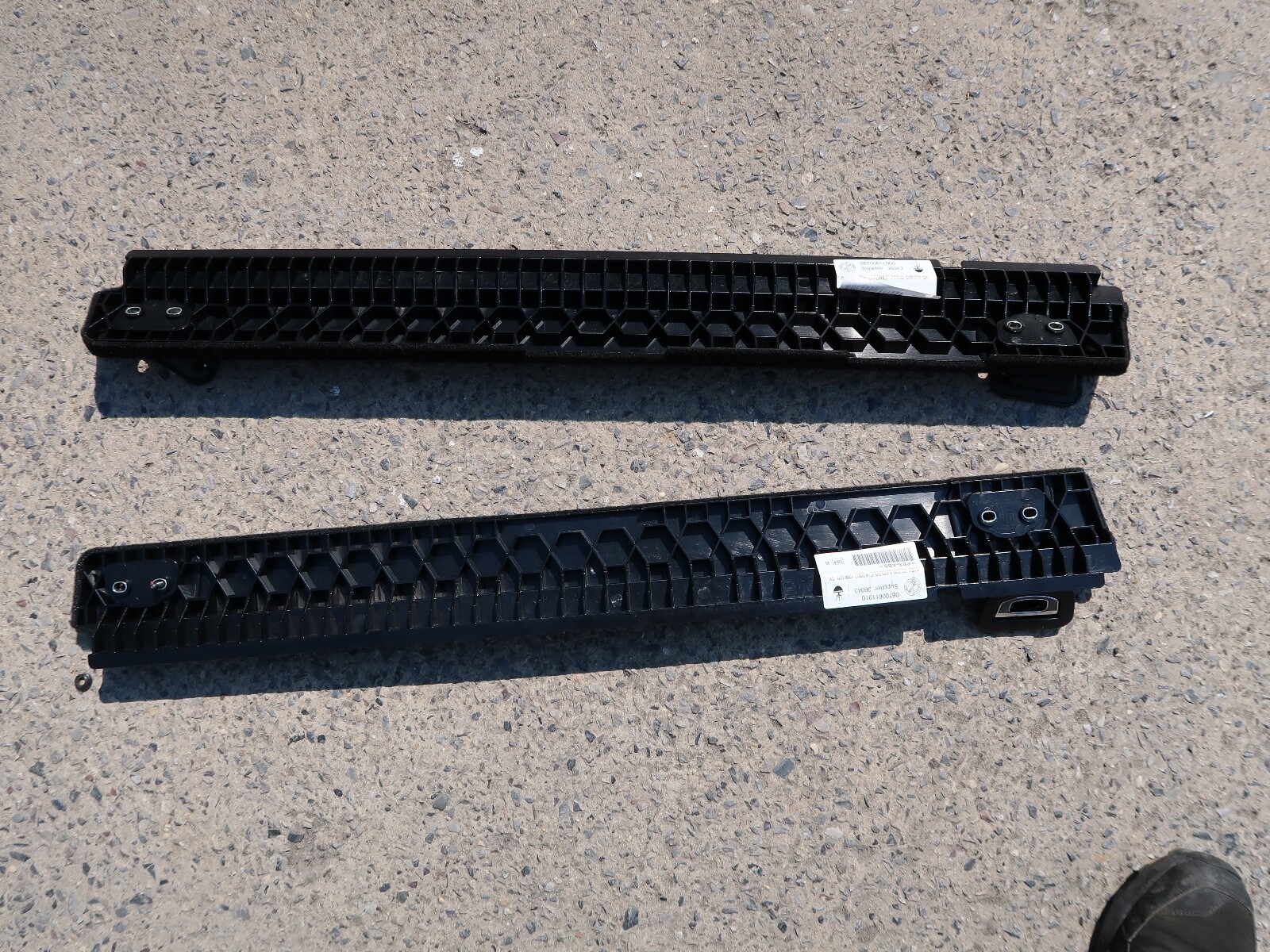 2017-2020 MASERATI LEVANTE GENUINE TRUNK CARGO RAIL BED SUPPORT TRIMS SET OEM
