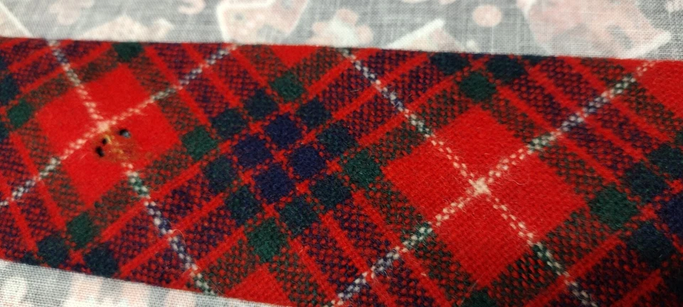 Corbata corta de lana vintage con corbata cuadrada roja tartán vacaciones años 60 Tarmon Fraser Foto 4 de 4