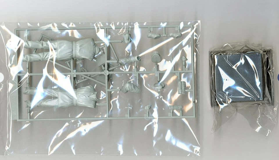 DRAGON 1602 1/16 WWII Sturmbannfuhrer Ardennes 1944 Model Kit - Image 2 of 3