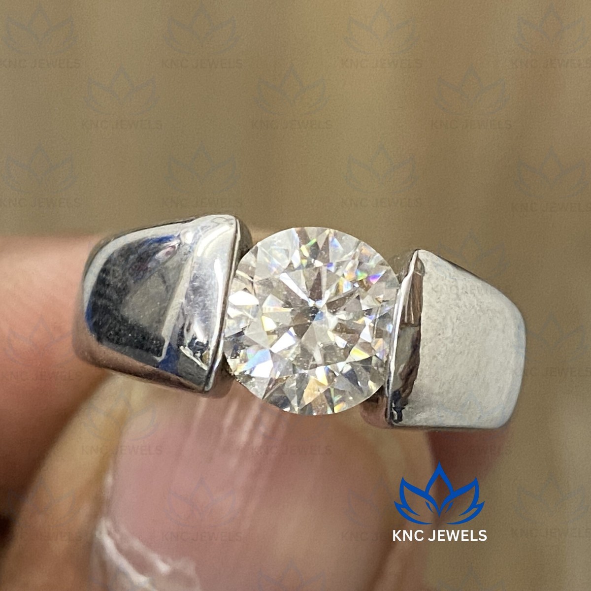 1.7Ct Round Cut VVS1 Moissanite Men display picture 1