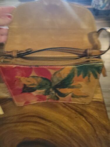 Patricia Nash handgearbeitete hellbraune Umhängetasche aus Leder mit Blumenmuster - Bild 2 von 3