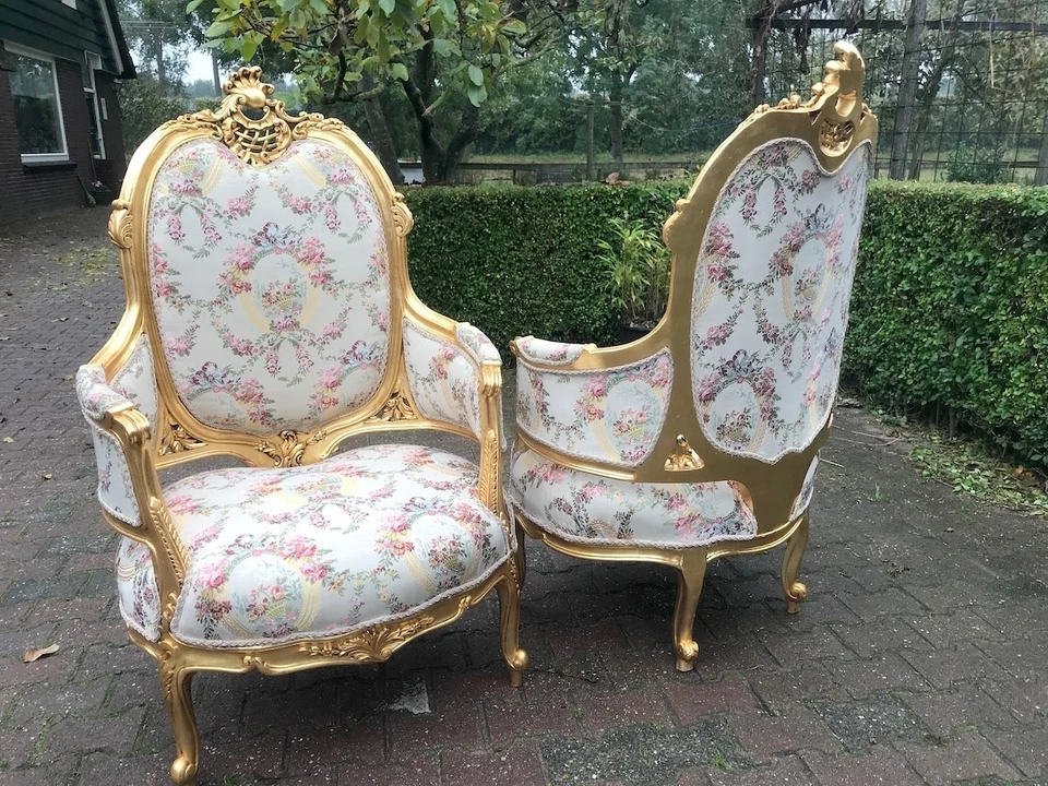 Par de sillones franceses Luis XVI - tapicería dorada de haya y damasco floral Foto 4 de 4