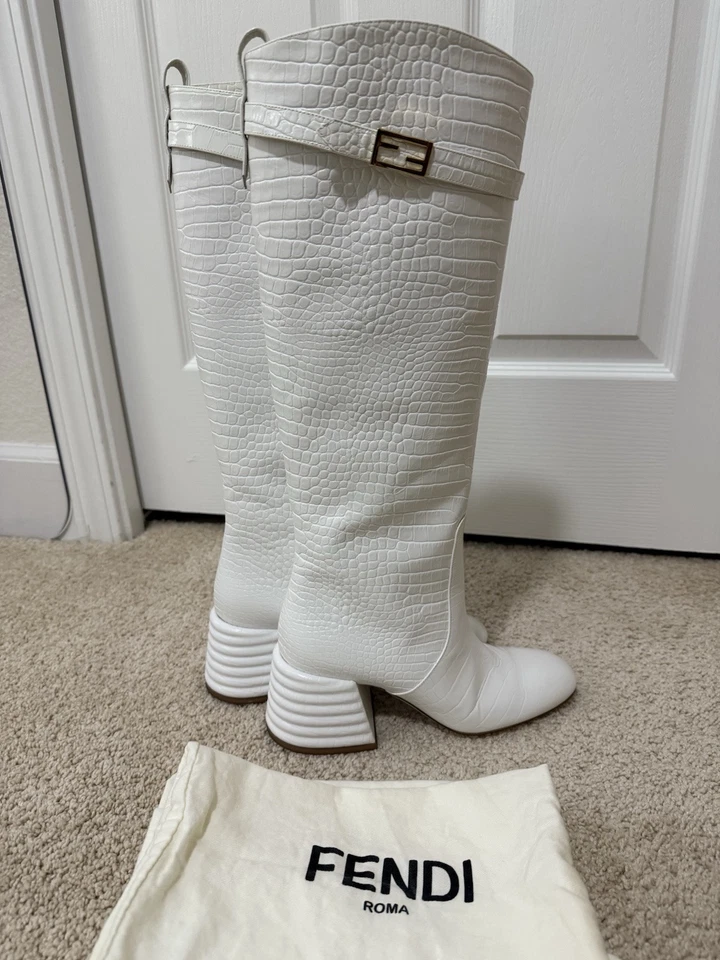 Botas hasta la rodilla Fendi detalle hebilla tacón bloque - Talla 37 - Excelente estado Foto 4 de 4