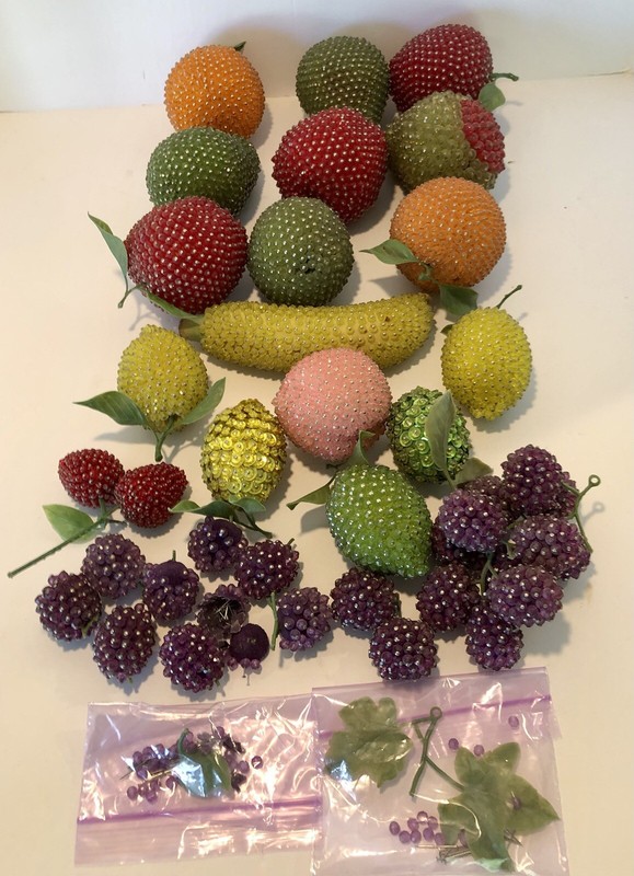 VINTAGE NICE LG LOT PUSH PIN BEADED FRUIT 16 FRUIT + BUNCH OF GRAPES + BERRIES