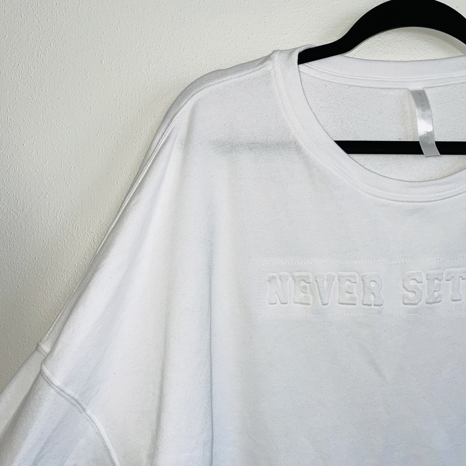 Fabletics Never Settle White Pullover Graphic Swe… - image 5