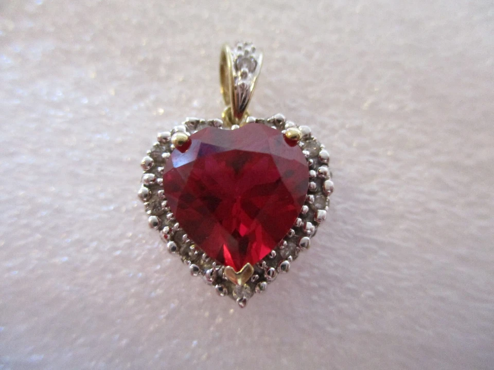 ALWAND VAHAN 10K 黄色和白色黄金钻石和心形宝石吊坠 — 第 3/4 张图片