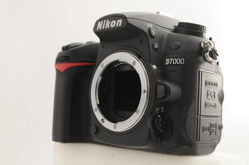 Nikon D7000 16.2MP Digital SLR Camera (Body Only) - Picture 2 of 7