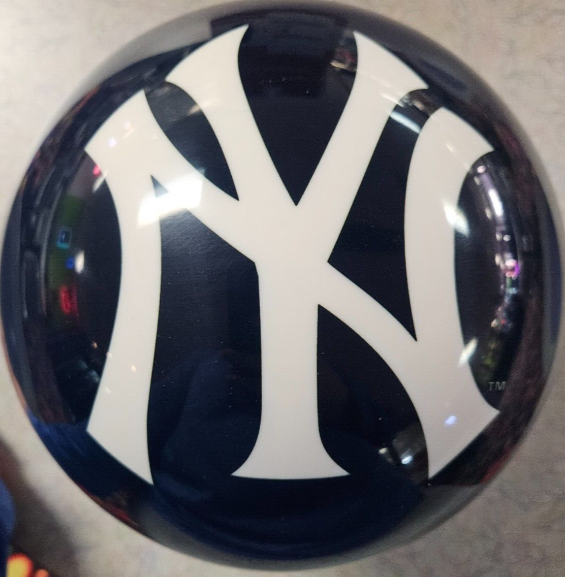 MLB New York Yankees KR On the Ball bowling ball 8 pounds 2nd NIB. Free
