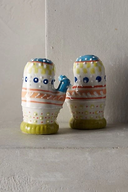 Anthropologie WARM & TOASTY Salt Pepper Shaker SET Mittens Winter Textured NWT