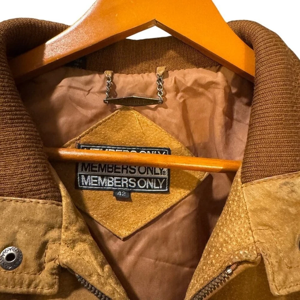 Chaqueta de bombardero de gamuza vintage solo para miembros talla 42 Foto 3 de 4