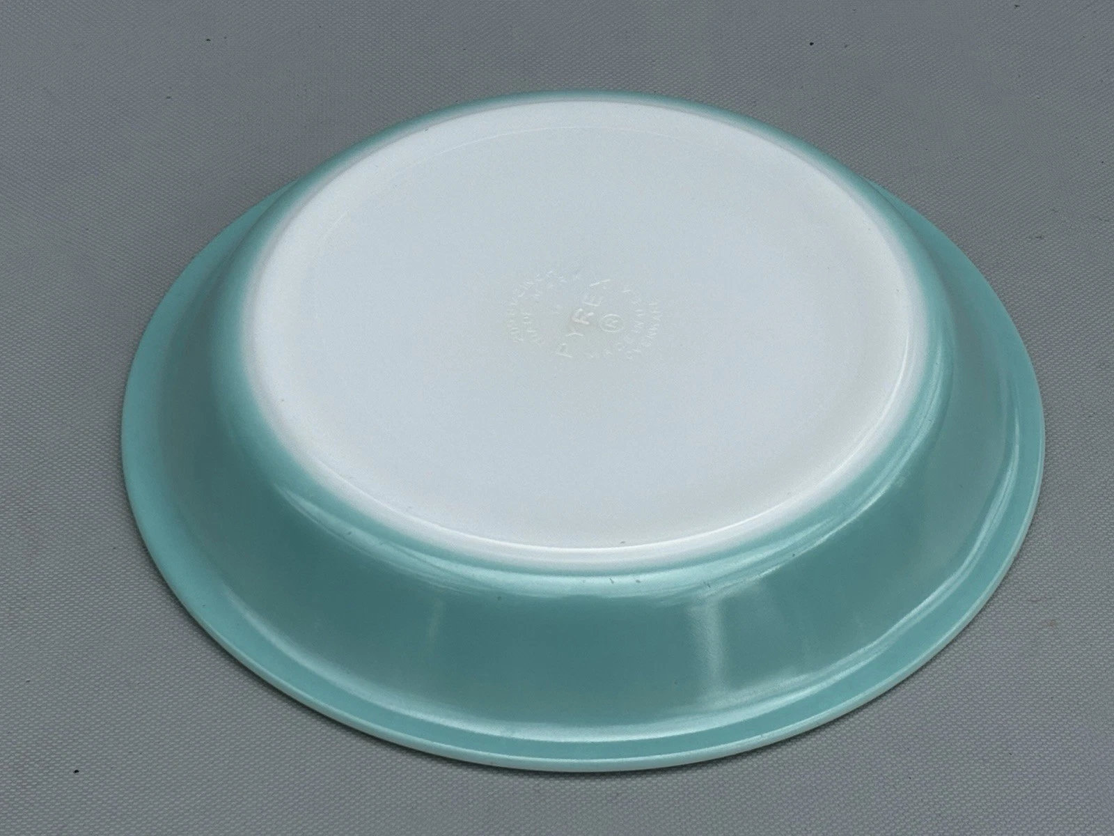 Vintage PYREX turquoise robins egg blue pie plate #209 9" NICE!
Opens in a new window or tab