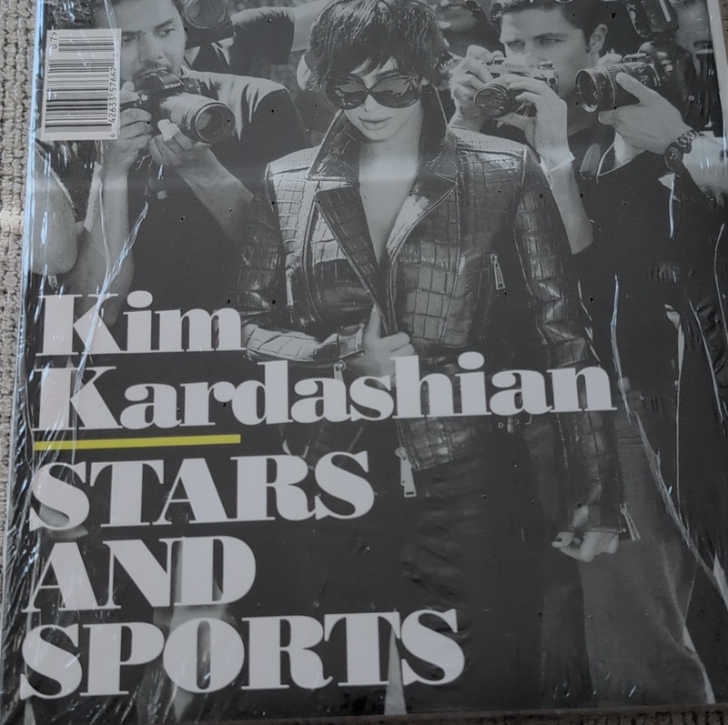 L'UOMO VOGUE ITALIAN COLLECTIBLE MAGAZINE - KIM KARDASHIAN 