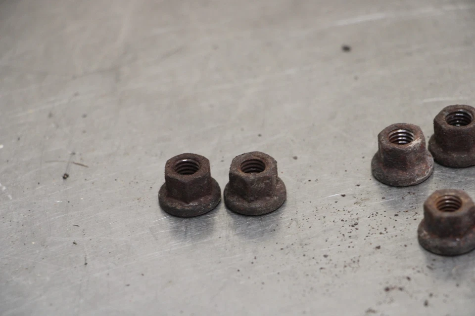 03-04 YAMAHA YZF R6 06-09 R6S Exhaust Bolts Nuts - Imagem 2 de 4