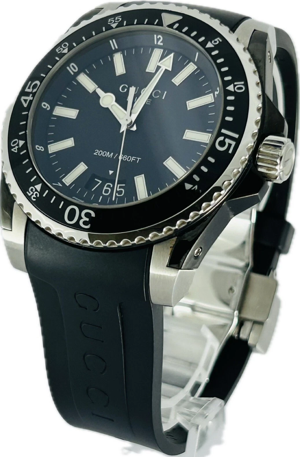 Montre Gucci Dive 136,2 YA136204 à quartz cadran noir à prix réduit excellent ++ A1195
