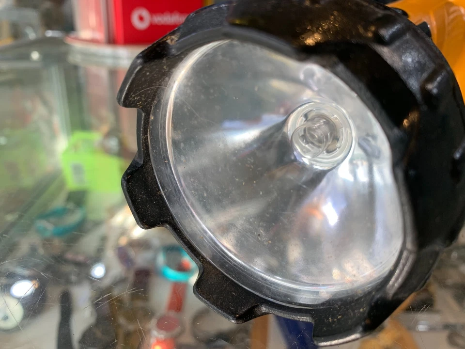 DEWALT DW904 12V CORDLESS FLASHLIGHT - SKIN ONLY - Image 4 of 4