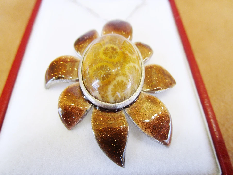 Ciondolo in Argento 925 con Agata Fossile e Smaltatura Marrone con Glitter - Immagine 4 di 4