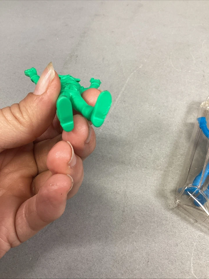 5 - Minifigura de Acción de Goma Borrador Ultraman Kaiju Keshi De Colección - En Estuches Foto 4 de 4