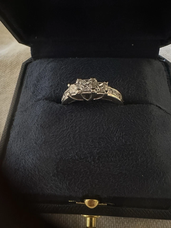 美丽 1 C.T.W 公主切割钻石戒指。 — 第 3/4 张图片