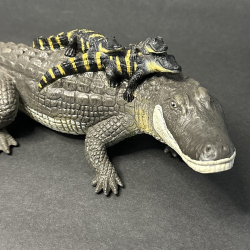 Large Soft Rubber 2004 Alligator With Babies 12” Vinyl Figure Safari Ltd Miami - Picture 10 of 11