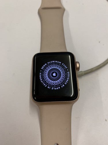 Apple Watch Series 3 38mm Aluminium Case WR50M Bloqué icloud activé - Photo 1/5