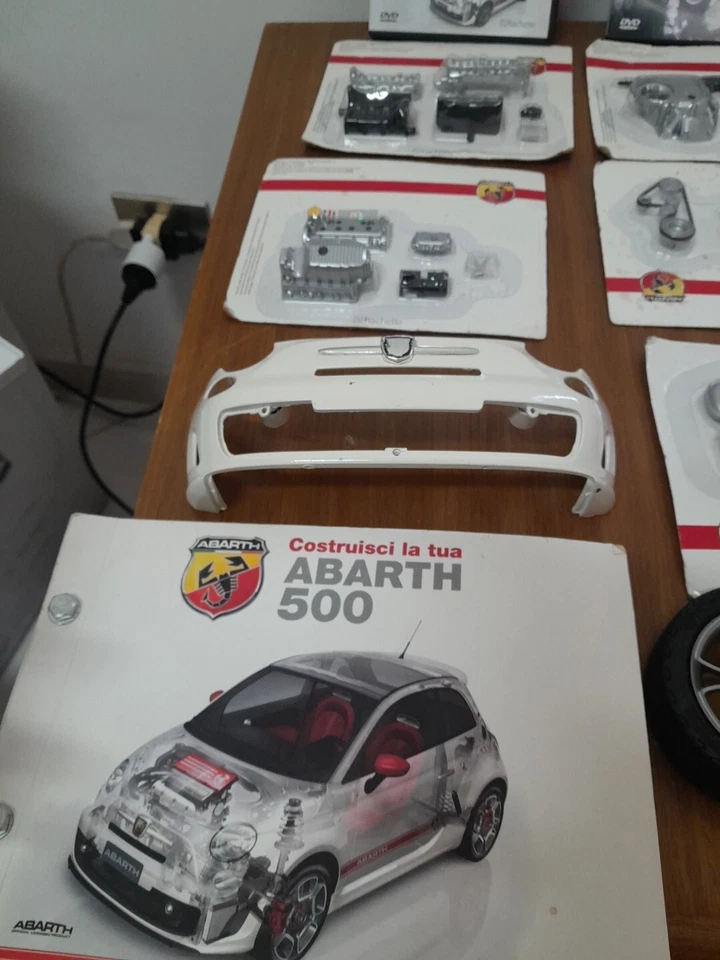 Costruisci la tua Fiat Abarth 500 Hachette fascicoli istruzioni di montaggi dvd - Immagine 2 di 4