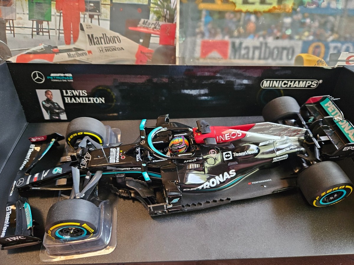 1/18 MINICHAMPS MERCEDES-AMG F1 W12E Lewis Hamilton Winner