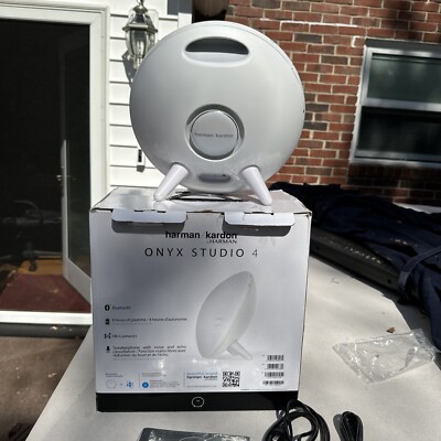 Harman Kardon Onyx Studio 4 Portable Bluetooth Speaker Harman Kardon Onyx Studio 4 Portable Bluetooth Speaker