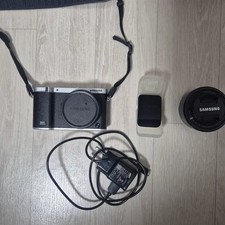 Samsung NX3000 Mirrorless Camera with 16-50mm Lens and Charger Official