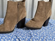 TOP MODA, size 5 1/2 , Ankle Booties, Camel Faux,  chuncky heel, Brown 