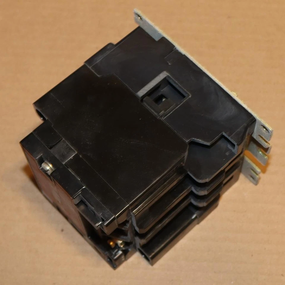 Square D 8903 SMG-1 A Lighting Contactor 30A 3P Coil 110/120V 50/60Hz 8903SMG1A - Image 4 of 4