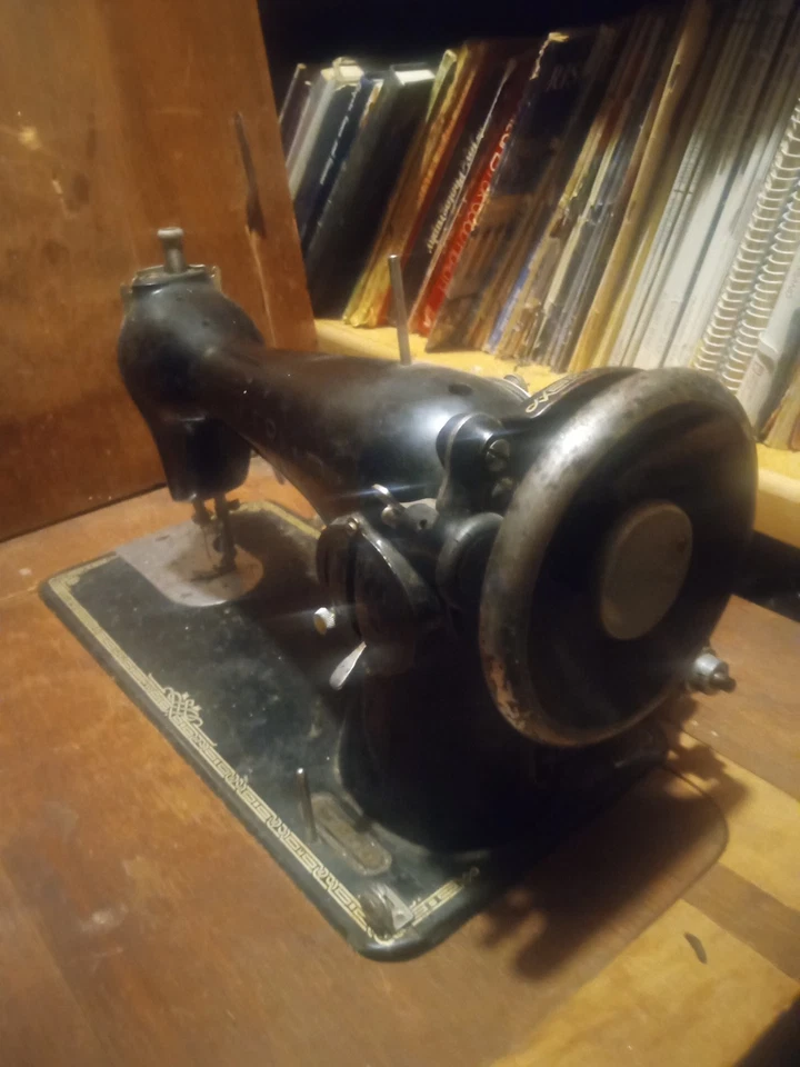 Antique  sewing machine Singer 31-15 1940s excellent condition  - Image 2 of 4