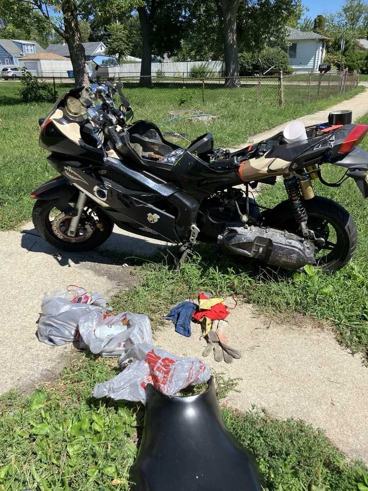 Leike Super Hornet 150cc 2015 transmisión automática y sistema de música Foto 4 de 4