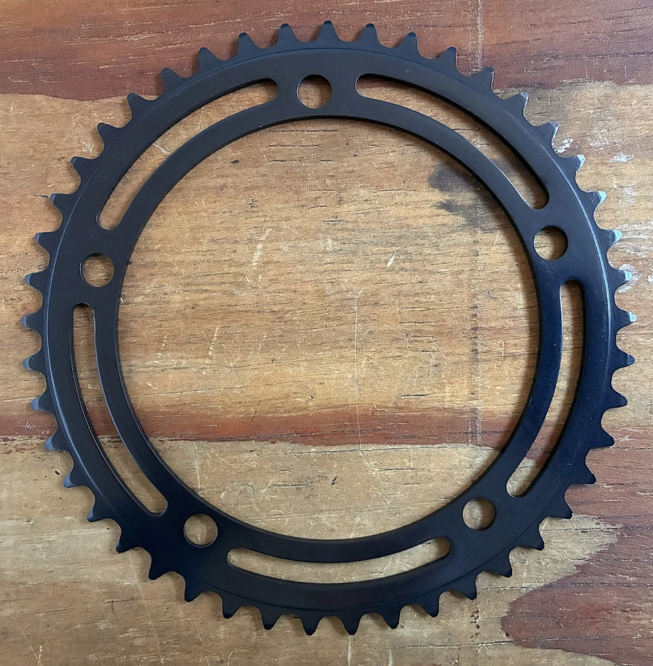 Plato Sugino Mighty Competition 45T 3/32" NOS - 144 BCD - Negro - Japón Foto 3 de 4