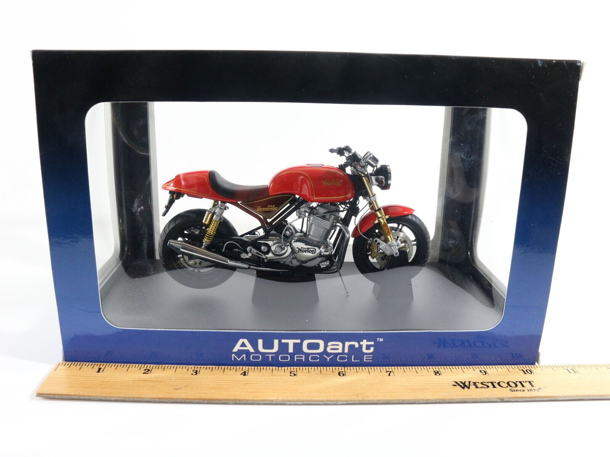 2005 Norton Commando 952 Red Autoart 1:12 Model Motorcycle 2005 Norton Commando 952 Red Autoart 1:12 Model Motorcycle