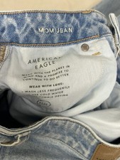 AMERICAN EAGLE STRIGID MOM JEAN SIZE 4 short jeans