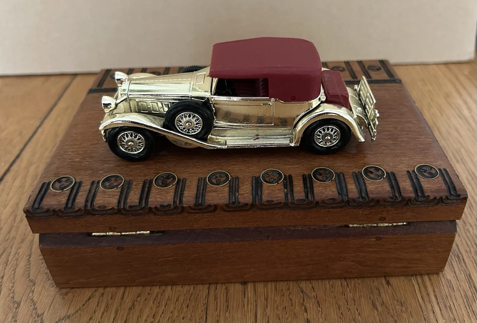 LESNEY Y-15 1930 PACKARD VICTORIA MONTADO EN UNA CAJA DE MADERA Foto 2 de 4