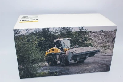 AT 3200200 Liebherr Chargeur Radlader 1:32 L 546 G8 Jaune NEU OVP Standmodel - Photo 1/4