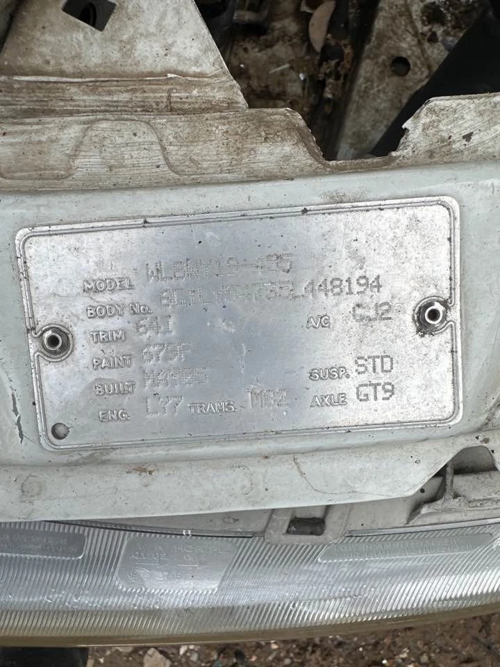 2005 Holden WL Caprice Statesman Right Driver's Headrest 04 05 06 #B672 - image 2 of 4