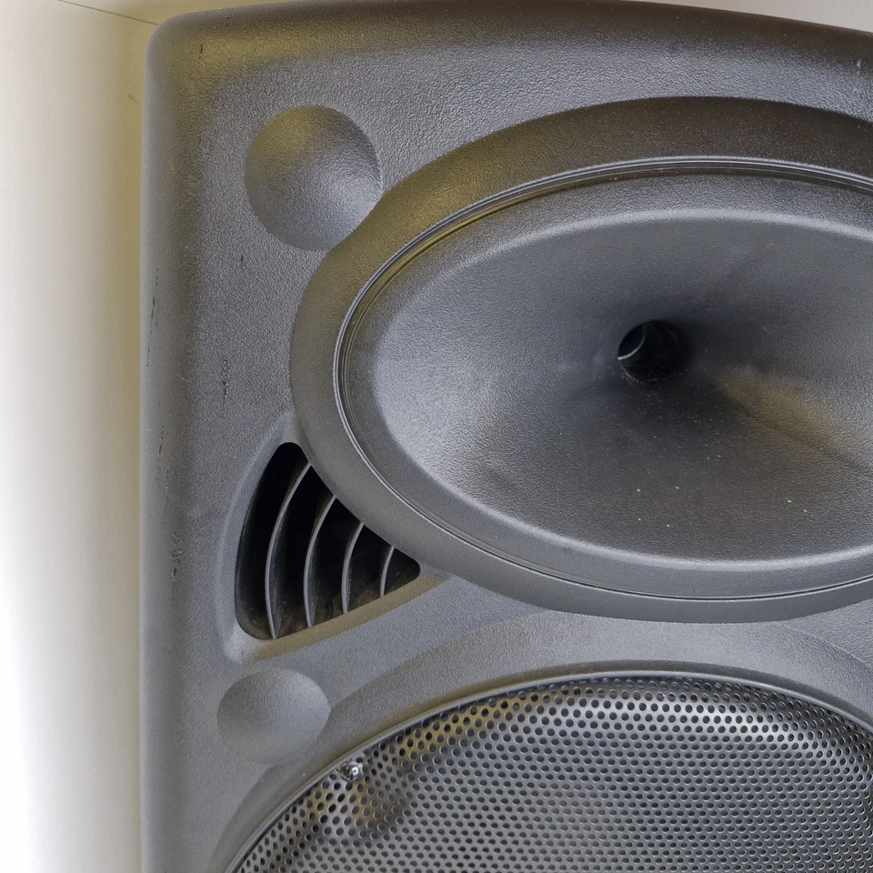 QTX QR15PA Portable Rechargeable PA Speaker - Image 3 of 4