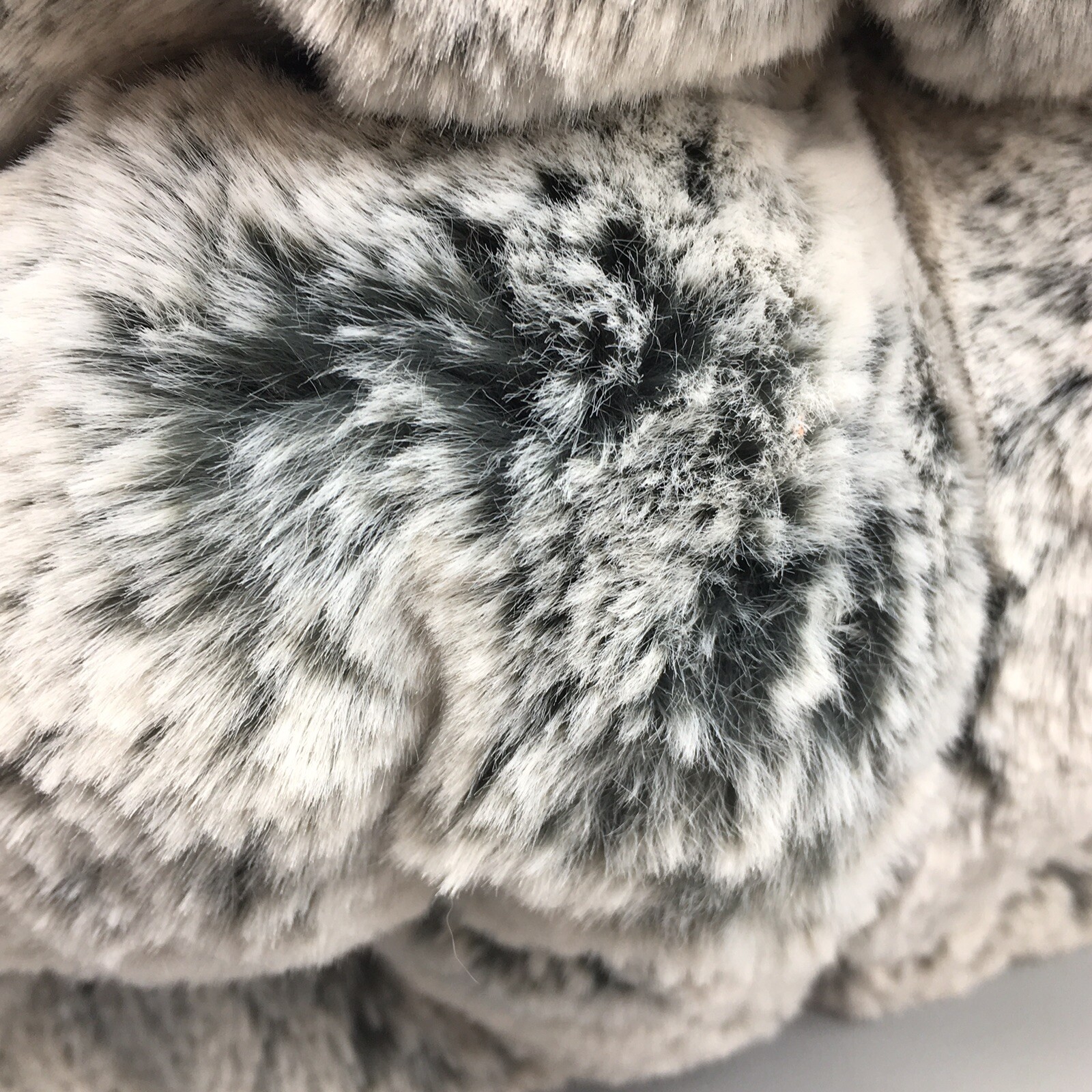 UGG Faux Fur Throw Blanket DREAM Soft Gray Frosted Tip Double Sided 50x70 Luxury eBay