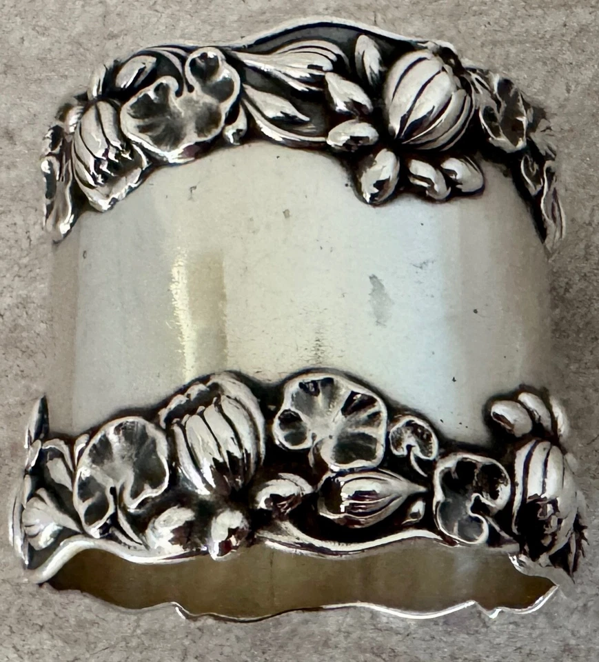 罕见 GORHAM STERLING 银水 LILY PATTERN 非常重 NAPKIN 戒指 C. 1905 — 第 3/4 张图片
